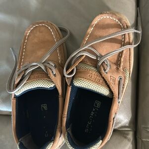 Boys Sperry boat shoes, size 1. Worn 3 times